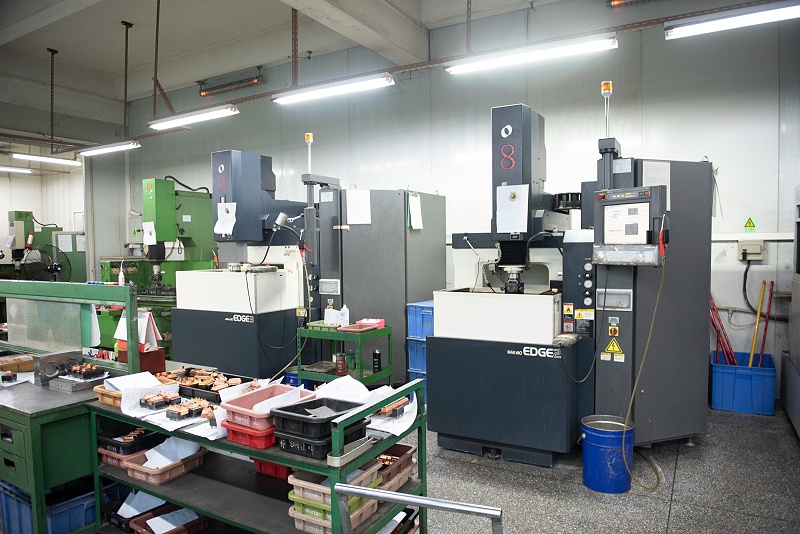 世邦鏡面火花機(jī) 