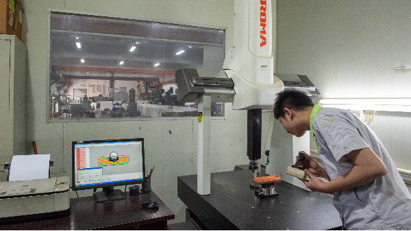 世邦塑膠分析醫(yī)療注塑件的設(shè)備