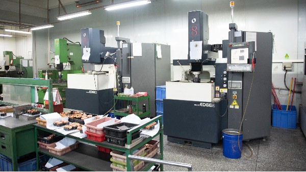 塑膠模具制造結(jié)構(gòu)會造成注塑件成型加工缺陷嗎？