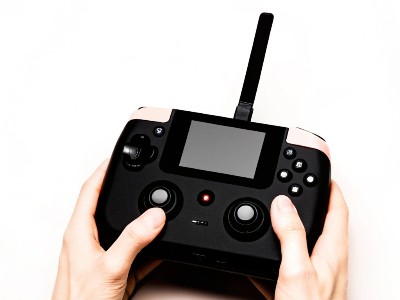 手持一體顯示無人機(jī)遙控器定制