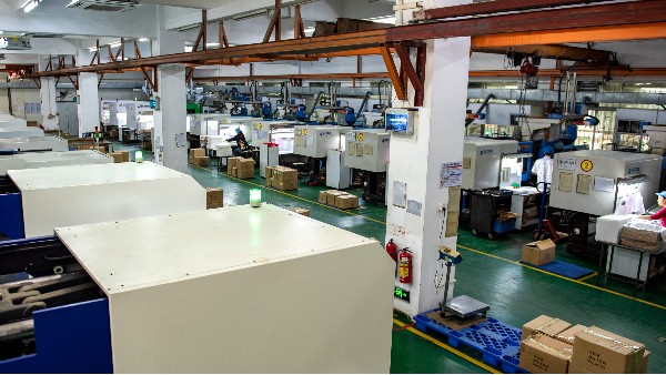 塑膠模具開模廠家生產過程中出現溢料怎么辦？